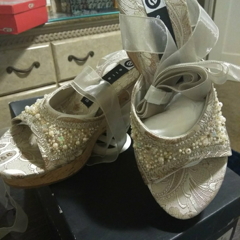 Ellemenno Beaded Wedges